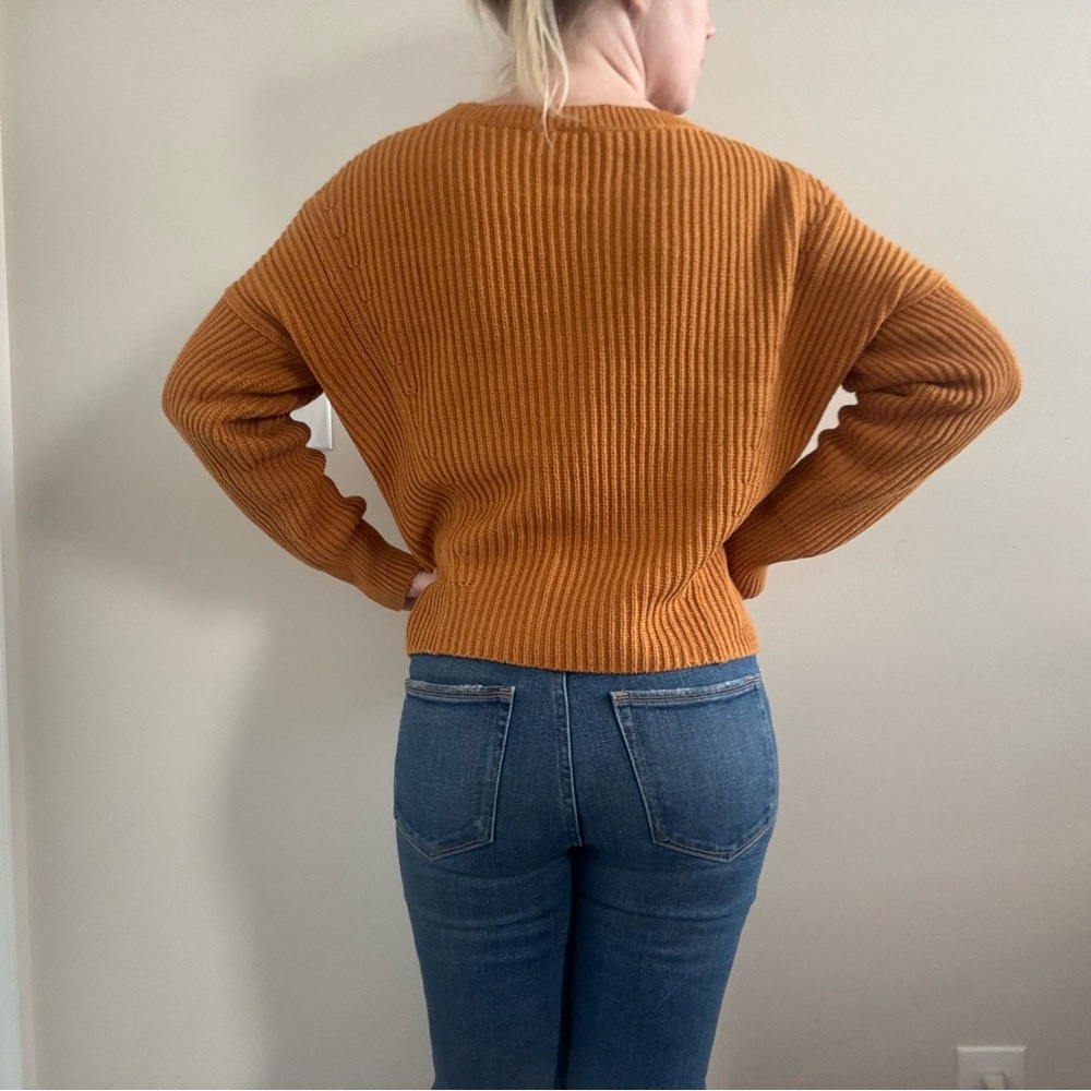 LAST CALL CABI Cable Knit Neutral V Neck Winter Sweater Minimalist Contemporary - Picture 3 of 4